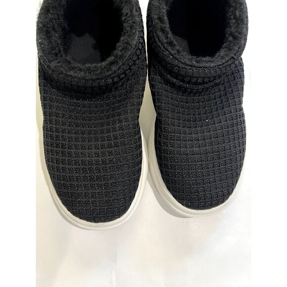 Lusso Cloud Guru Sherp Waffle Knit Chukka Sneakers in Black - Picture 3 of 9